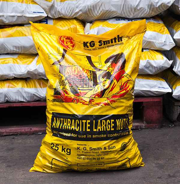 Anthracite large nuts (large bag).